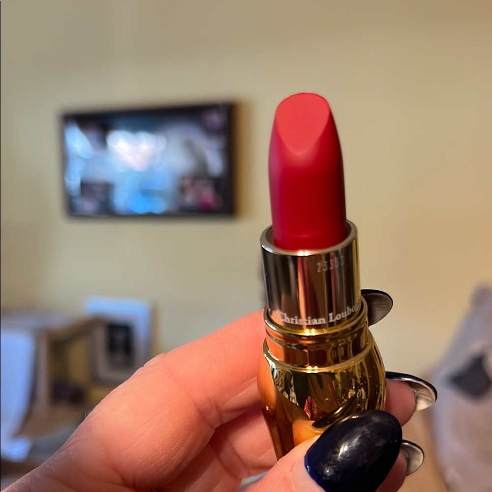 NWTIB Christian Louboutin Gold Red Lip Color and Queen Playing Card in Hard Case - Picture 9 of 16